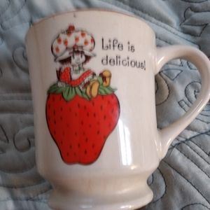 Vintage and mint Strawberry Shortcake cup, 1982
